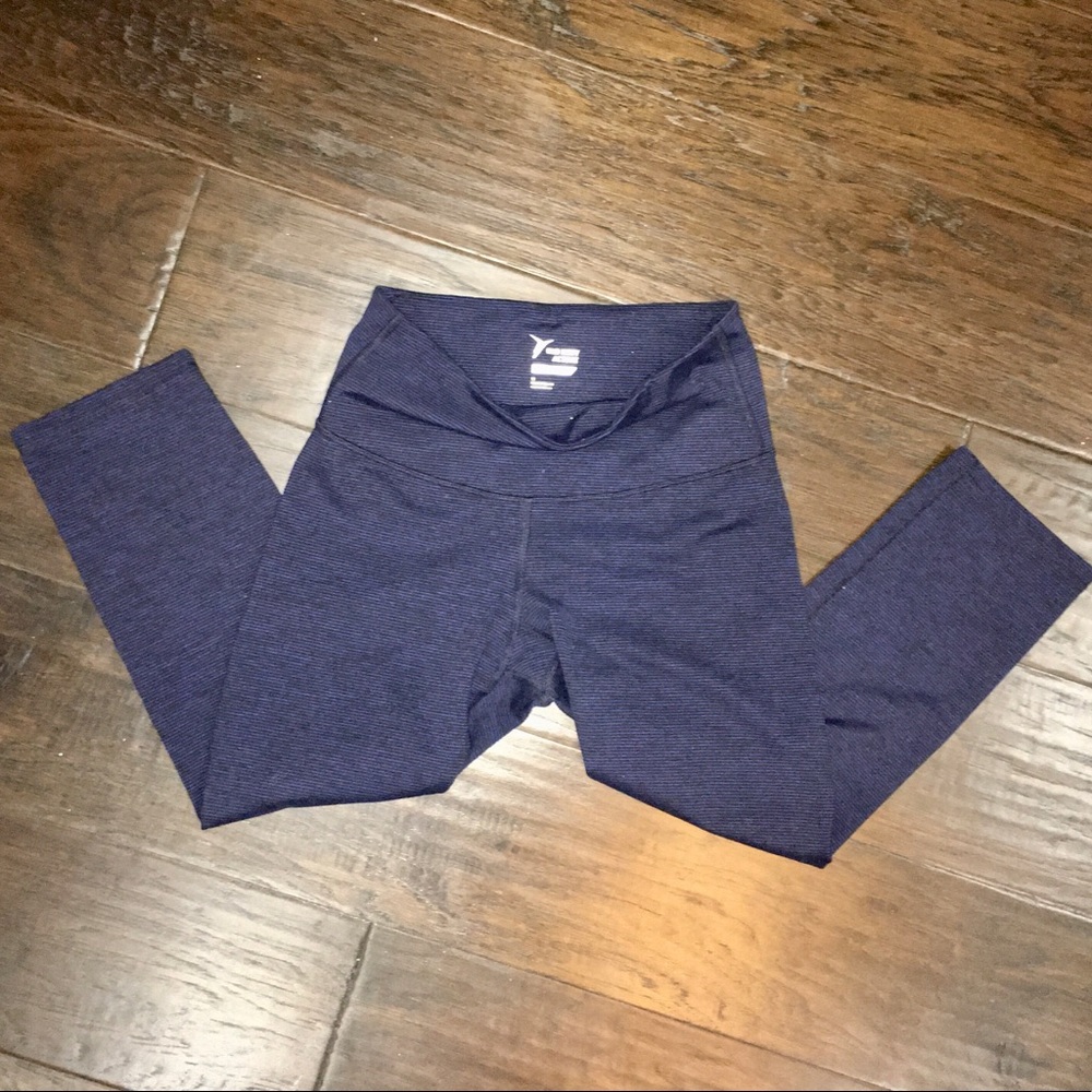 Old Navy M fitted crop EUC. ‘night cruise’